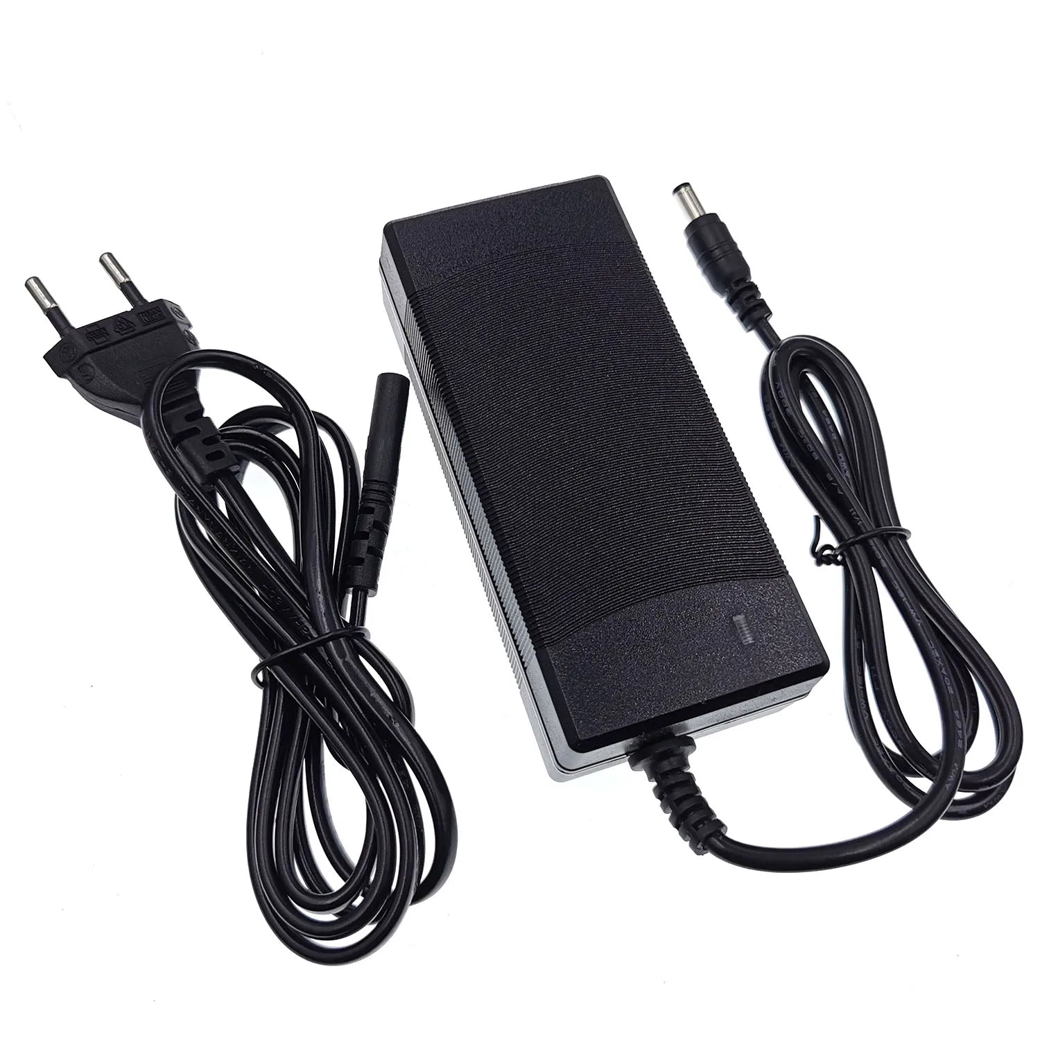 Chargeur de batterie 36 V / 42 V 2 A pour batteries lithium-ion
5. JEEP BULUO Multi-function