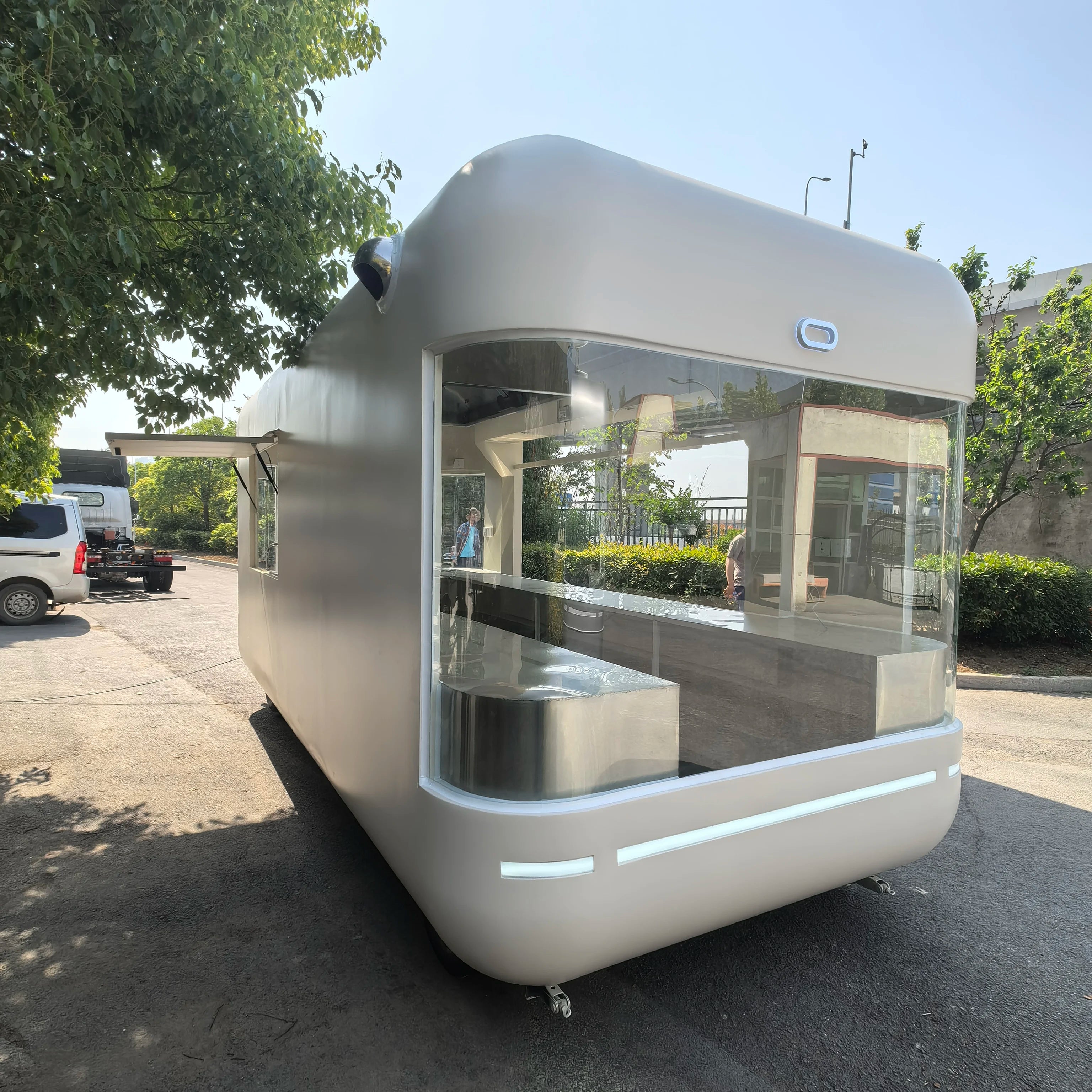 Camion Food Truck multifonction entièrement équipé – Cuisine mobile pour restauration, boulangerie, snacks et glaces