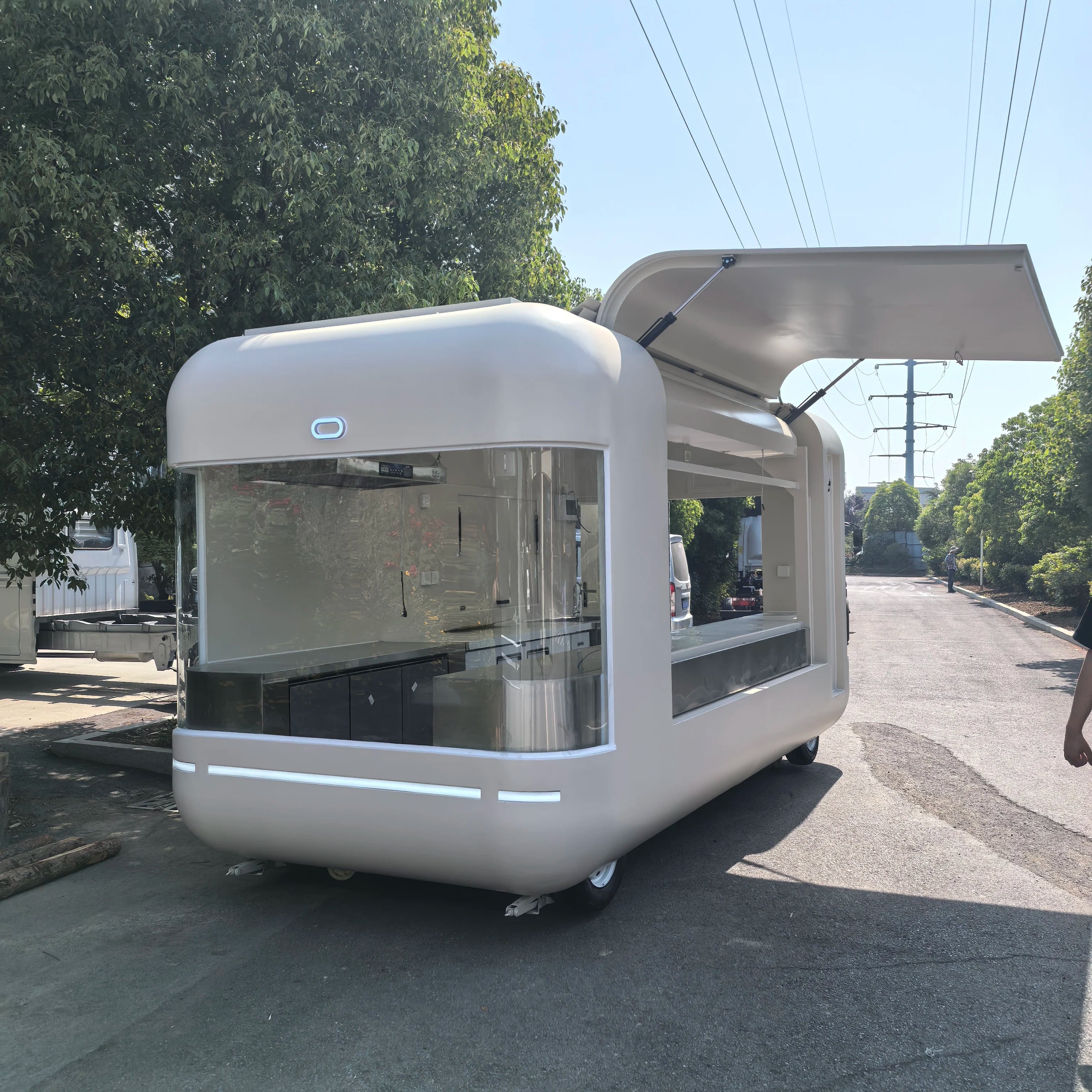 Camion Food Truck multifonction entièrement équipé – Cuisine mobile pour restauration, boulangerie, snacks et glaces