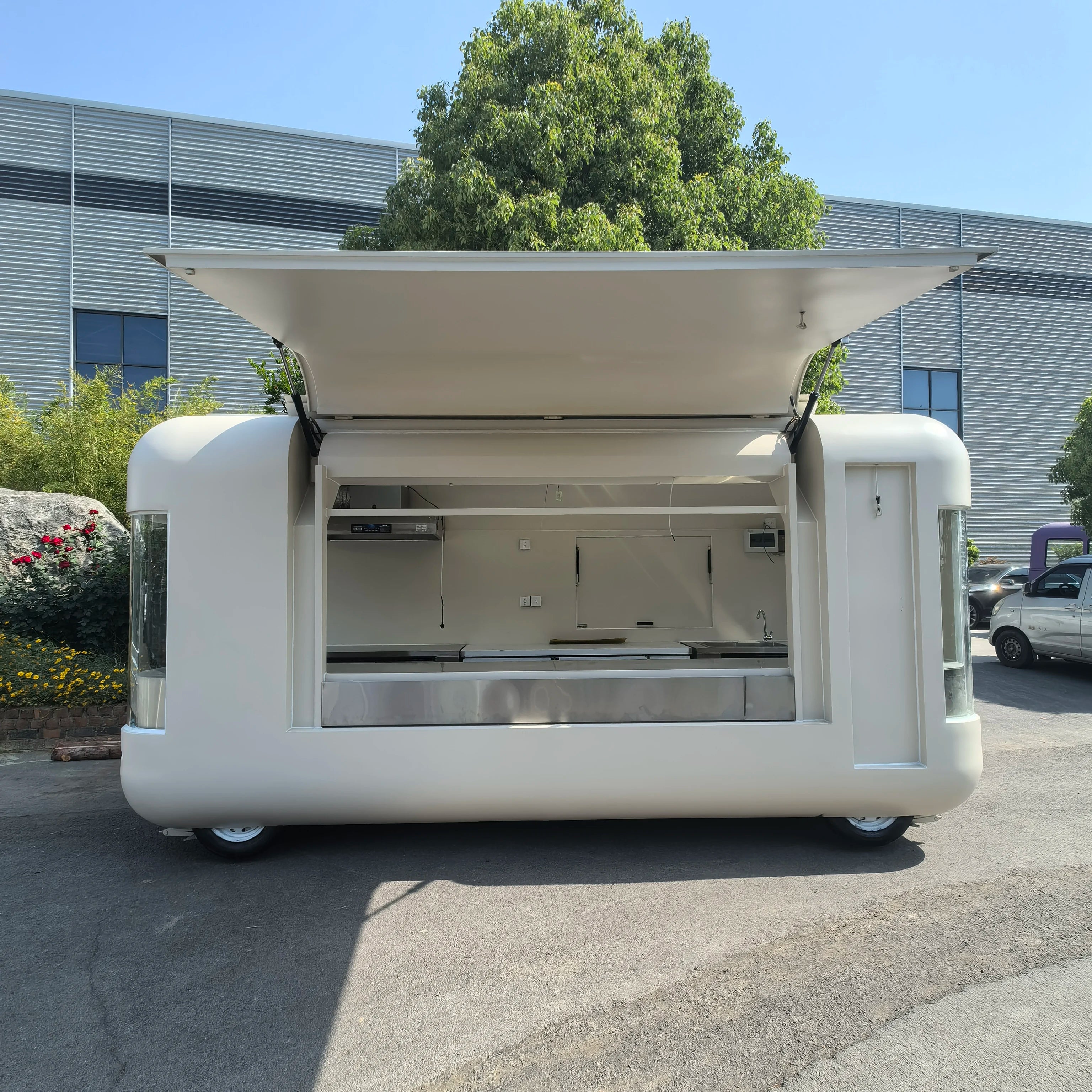 Camion Food Truck multifonction entièrement équipé – Cuisine mobile pour restauration, boulangerie, snacks et glaces