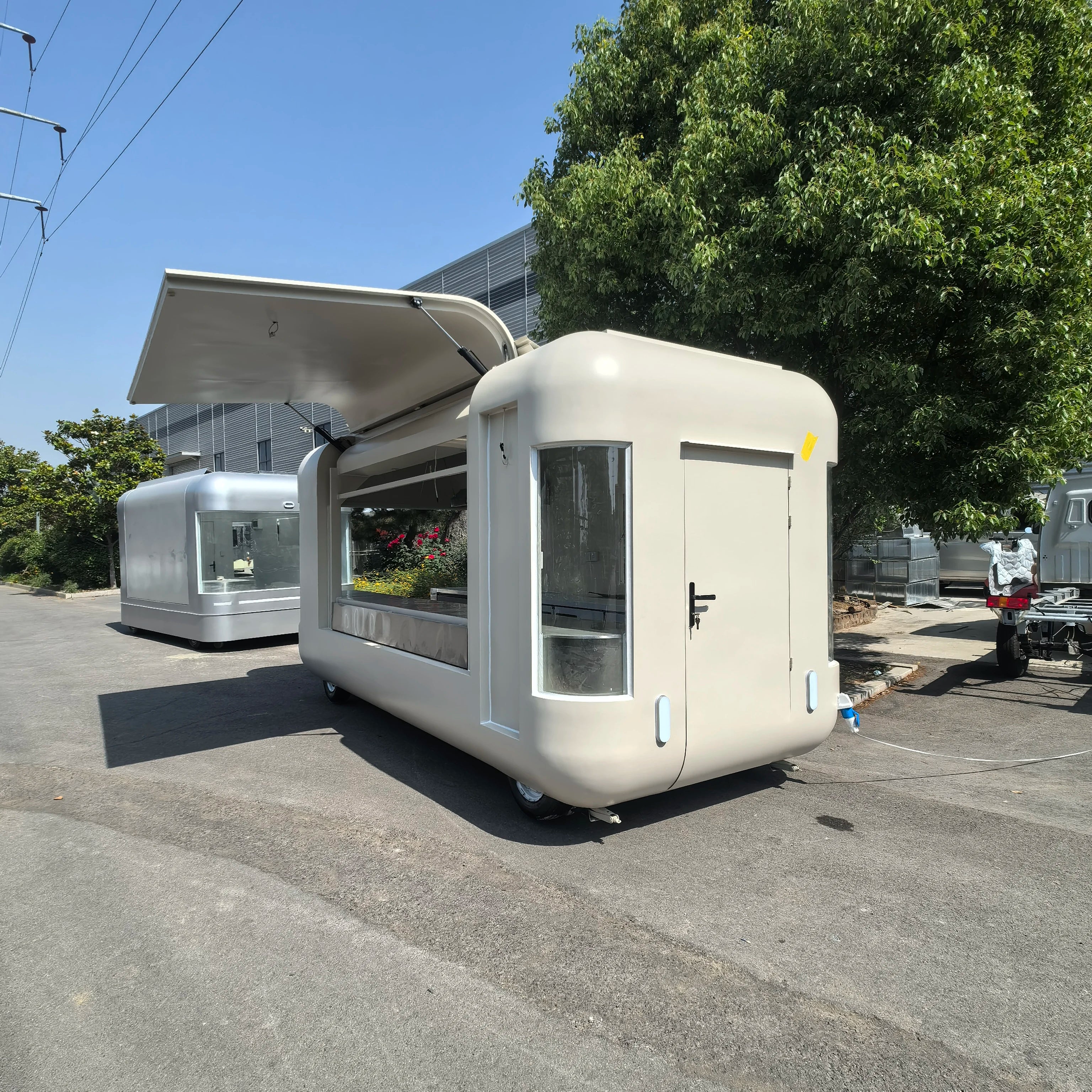 Camion Food Truck multifonction entièrement équipé – Cuisine mobile pour restauration, boulangerie, snacks et glaces